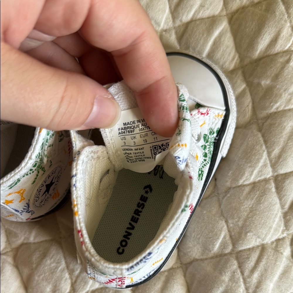 infant Converse dinosaur Sneakers Classic high top - NWOT - Picture 5 of 7
